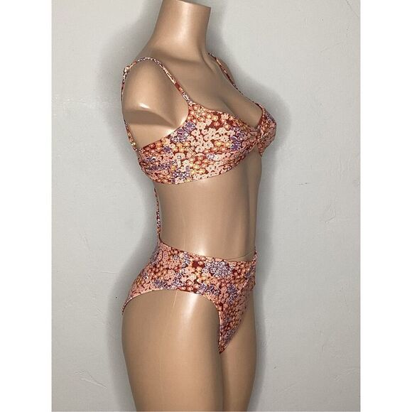 New. L*SPACE  floral bikini set. S-top/M-bottom. Retails $198. - Picture 5 of 10